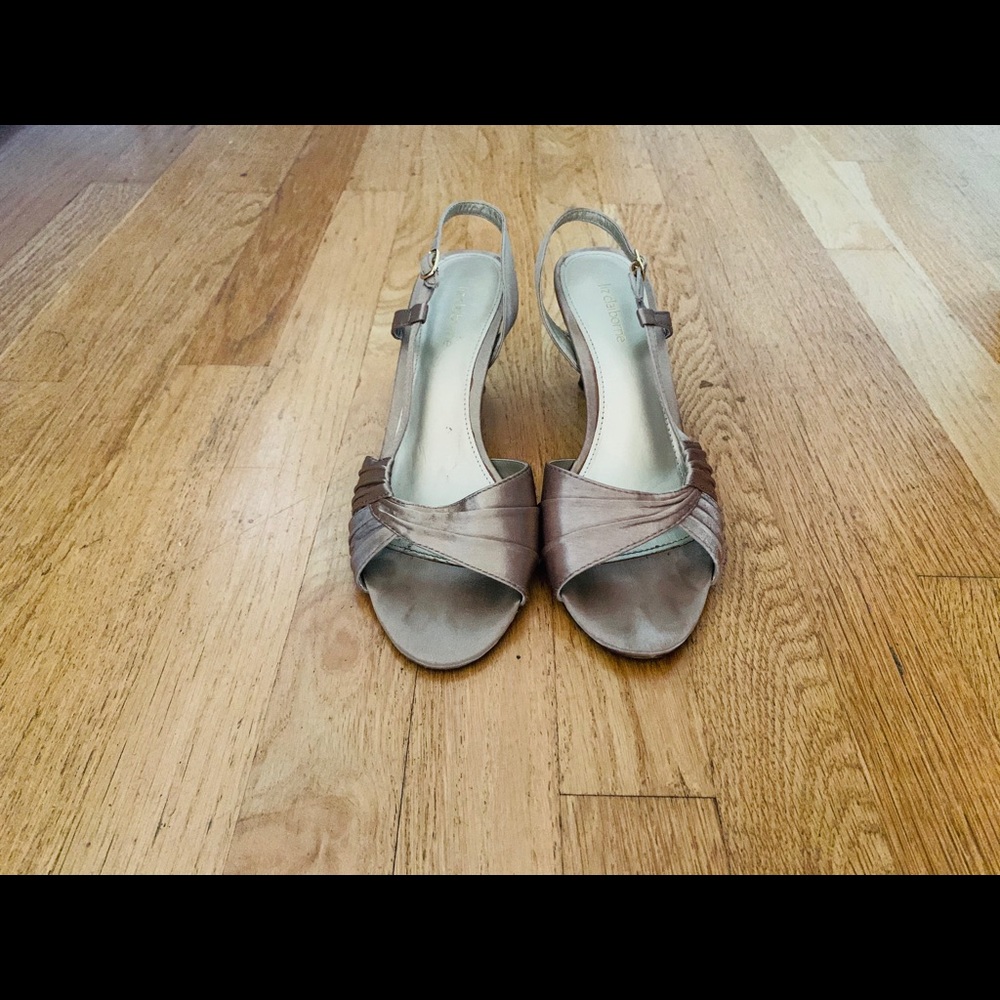 Liz Claiborne gold heeled sandals
